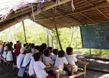 Ամէնէն Դժուար Պայմաններու Մէջ Իսկ Մարդիկ Դպրոց Կը Հիմնեն