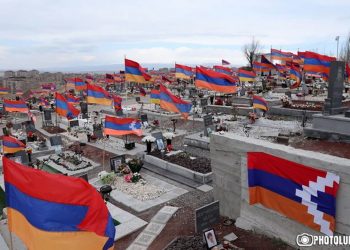 Մինակ Չե՛նք, Բայց Առանձին Ենք…