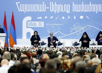 Խմբագրական. Համահայկական Օրակարգի Բացակայութիւնը (Արցախի Միասնական Կեցուածքէն Մինչեւ Գագաթնաժողով)
