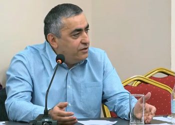 Արմէն Ռուստամեան. «Իշխանափոխութիւնը  Պէտք Է Դառնայ Փրկութեան Առաջին Քայլը»