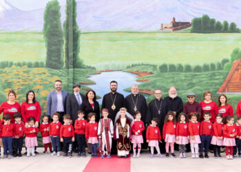 Առաջնորդ Սրբազանը Բացումը Կատարեց Մոնթեպելլոյի Ազգ. Մեսրոպեան Վարժարանի Ռ. Եւ Գ. Գաբրիէլ Մանկապարտէզ-Մանկամսուրի Խաղավայրը Զարդարող Մեծ Որմնանկարին