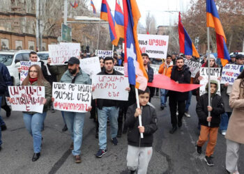 ՀՅԴ ՀԵՄ-ի «Իրական Մեղաւորը» Խորագիրով Երթը Դէպի Կառավարութեան Շէնք