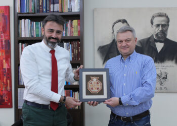 «Գարակէօզեան»-ի Կողմէ Յուշանուէր` «Ազդակ»-ին