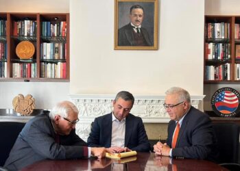 Իշխան Սաղաթելեան այցելեց Ուաշինկթընի Հայ Դատի գրասենեակ
