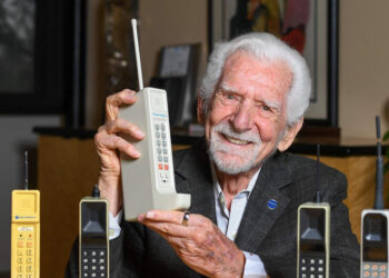 Բջիջային Հեռաձայնային Առաջին Խօսակցութիւնը Տեղի Ունեցաւ 50 Տարի Առաջ