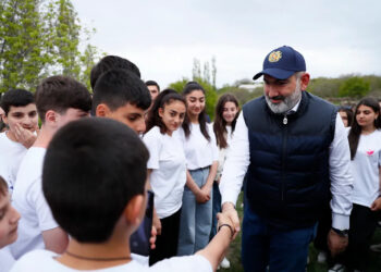 Մեր Ընթերցողները Կը Գրեն.  Արարատն Ալ, Արագածն Ալ, Թէ՛ Տեսլական, Թէ՛ Ալ Հիմք