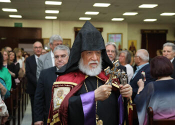 Արամ Ա. Կաթողիկոս Հովուապետական Այցելութիւն Կու Տայ Քուէյթ