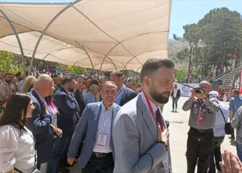Թէյմուր Ժոմպլաթ` Ընկերվար  Յառաջդիմական Կուսակցութեան Ղեկավար