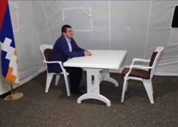 Արցախի Նախագահը Նստացոյցի Կը Սկսի  Ստեփանակերտի Վերածնունդի Հրապարակին Մէջ