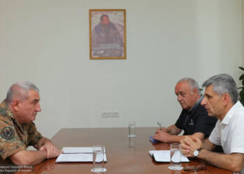 Դաւիթ Իշխանեանը Հանդիպած Է Արցախի Հանրապետութեան Պաշտպանութեան Նախարար, Պաշտպանութեան Բանակի Հրամանատար Կամօ Վարդանեանի Հետ