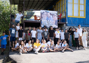 Մենք Ապրում Ենք Եւ Ապրեցնում…