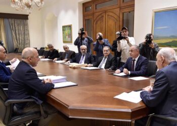 Պըրրի Նախագահեց Խորհրդարանի  Դիւանի Նիստին