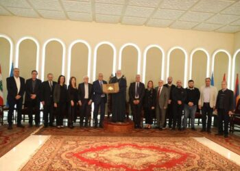 Պուրճ Համուտի Քաղաքապետական Խորհուրդի Կազմը Քաղաքապետին Գլխաւորութեամբ Այցելեց Վեհափառ Հայրապետին