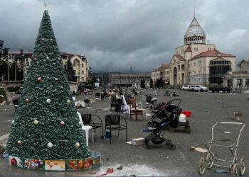 Խմբագրական «Հայրենիք»-ի. Ո՛չ Արմատախիլ… Այլ Հաստատուն Ծառը