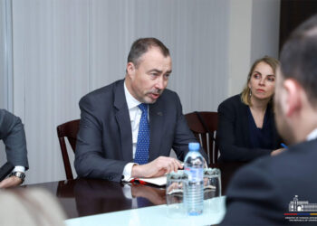 Պոնոյէն Ետք Քլաար Եւս Երեւանէն Ետք Պաքու Պիտի Չմեկնի
