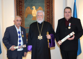 Արամ Ա. Կաթողիկոս «Ս. Մեսրոպ Մաշտոց» Շքանշանով Պարգեւատրեց Վարդան Աւեսեանն Ու Մկրտիչ Միքայէլեանը