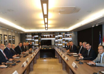 Տնտեսական Խորհուրդներու Կեդրոնատեղիէն.   Մակրօ Շեշտեց Արմատական Բարեկարգումներ Գործադրելու Անհրաժեշտութիւնը