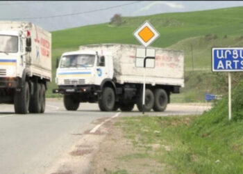 Ռուս Խաղաղապահներու Շարասիւնը  Լեռնային Ղարաբաղէն Շարժած Է Հայաստան