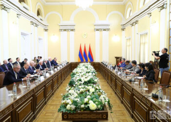 Ազգային Ժողովի Ընդդիմադիր Պատգամաւորները Հանդիպած Են Ամերիկացի Ծերակուտական Ռոճըր Ուիքըրի Գլխաւորած Պատուիրակութեան Հետ