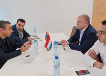 Իշխան Սաղաթէլեան Հանդիպում Ունեցած Է  Նետերլանտներու Խորհրդարանի Արտաքին  Յարաբերութիւններու Յանձնախումբի Անդամին Հետ