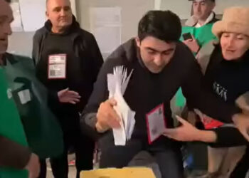 Վրաստանի Մէջ 2 Անձ Ձերբակալուած Է  Ընտրութիւններու Ժամանակ  Քուէատուփը Լեցնելու Համար