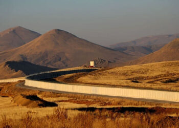 Թուրքիան Իրանի Հետ Սահմանին Վրայ  Պատ Կը Կառուցէ
