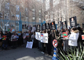 Պաքուի Մէջ Ապօրինաբար Պահուող Գերիներուն  Ազատ Արձակման Վերաբերող Իրական Քայլերու  Ձեռնարկելու Պահանջով Ցոյց Երեւանի Մէջ