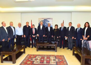 ՀԲԸՄ-ի Պատուիրակութիւնը Այցելեց «Շաղզոյեան» Կեդրոն