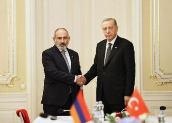 Երազ Մնացիր Իմ Երկիր