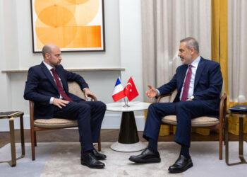Ֆրանսայի Եւ Թուրքիոյ Արտաքին Գործոց  Նախարարները Քննարկած Են  Հայաստան-Ազրպէյճան Կարգաւորումը