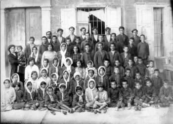 Հայ Որբերը. Լուսանկարներ Եւ Հայու Աչքեր