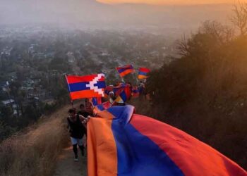 Նոր Սերունդ Մը` Հին Դրօշակին Տակ