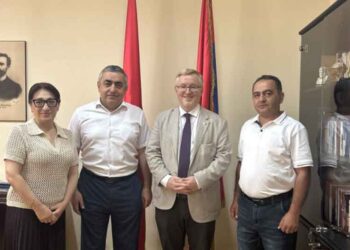 ՀՅԴ Բիւրոյի Անդամները Հանդիպած Են  Հայաստանի Մէջ Քանատայի Դեսպանին