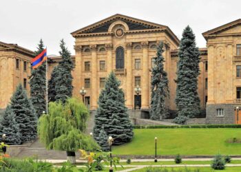 Ակնարկ.  Նախաձեռնութիւնը Եւ Հետագայ Միաւորուածութեան Խնդիրը