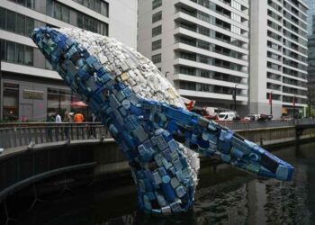 Հսկայական Կէտ Մը… Լոնտոնի Մէջ