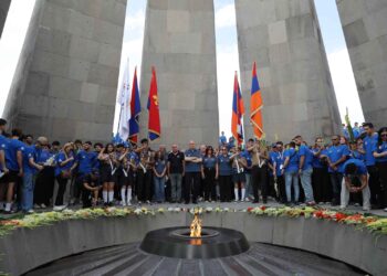Համա-ՀՄԸՄ-ական 12-րդ Մարզախաղերու Մասնակիցները Այցելեցին Ծիծեռնակաբերդ, Եռաբլուր Եւ Էջմիածին
