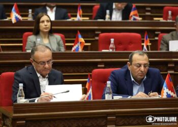 Ընդդիմախօսները Լռեցնելու  Ակնյայտ Քայլով Մը`  Ազգային Ժողովը Անձեռնմխելիութենէն Զրկեց Սէյրան Օհանեանը Եւ Արծուիկ Մինասեանը