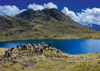 Լեռներուն Վրայ, Անտառին Մէջ Պահուըտած Հին Ժողովուրդ Մը