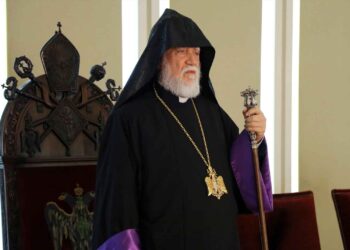 Արամ Ա. Կաթողիկոս Մեկնեցաւ Ղազախիստան`  Ընդառաջելով Պետութեան Հրաւէրին