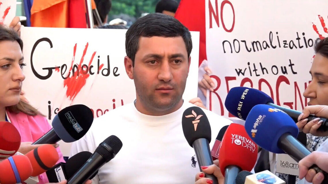 ՀՅԴ ՀԵՄ-ը Ցոյց Կատարեց Կառավարութեան  Շէնքին Առջեւ` Բողոքելով Թուրք Պաշտօնատարին  Հայաստան Այցելութեան Դէմ