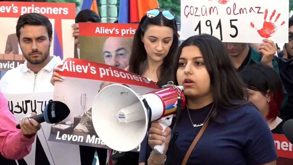 ՀՅԴ ՀԵՄ-ը Ցոյց Կատարեց Կառավարութեան  Շէնքին Առջեւ` Բողոքելով Թուրք Պաշտօնատարին  Հայաստան Այցելութեան Դէմ