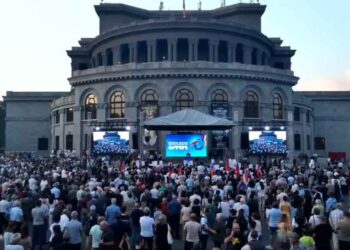«Վերադարձ Արցախ Լինելու Է». Հազարաւոր  Հայորդիներ Մասնակցեցան Արցախի  Անկախութեան Օրուան Նուիրուած Հանրահաւաքին