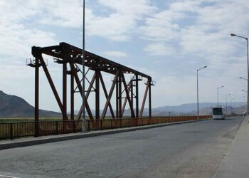 Ակնարկ. Նոյն Գիծը, Նոյն Նախապայմանները