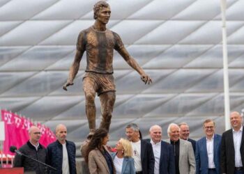 Ֆրանց Պեքընպաուըրի Յիշատակի Կոթողը` Միւնիխի Մէջ