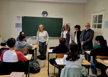 Ակնէս Վահրամեան «Դպրոցասէր»-ի Յարկին Տակ