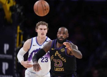 Էն. Պի. Էյ.  Յիշատակելի Երեկոյի Մը`  Լըպրոն Ճէյմս Վերադարձաւ