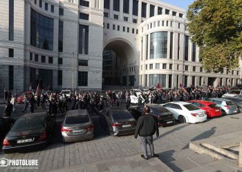 Ցոյց Գլխաւոր Դատախազութեան Առջեւ