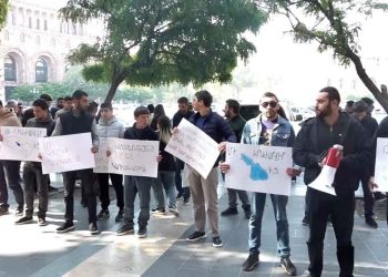 ՀՅԴ ՀԵՄ-ի Ցոյցը` Կառավարութեան Շէնքին Դիմաց