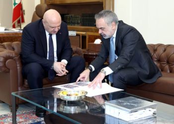 Թերզեան Նախագահին Ներկայացուց Էշրեֆիէ  Նոր Մուտքի Եւ Ելքի Ճարտարապետական  Ուսումնասիրութիւն Մը