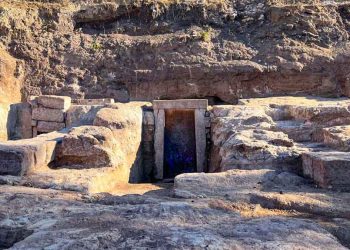 Հերակլէսի Սրբավայրը  Եւ Ազնուականութեան Դամբարանները